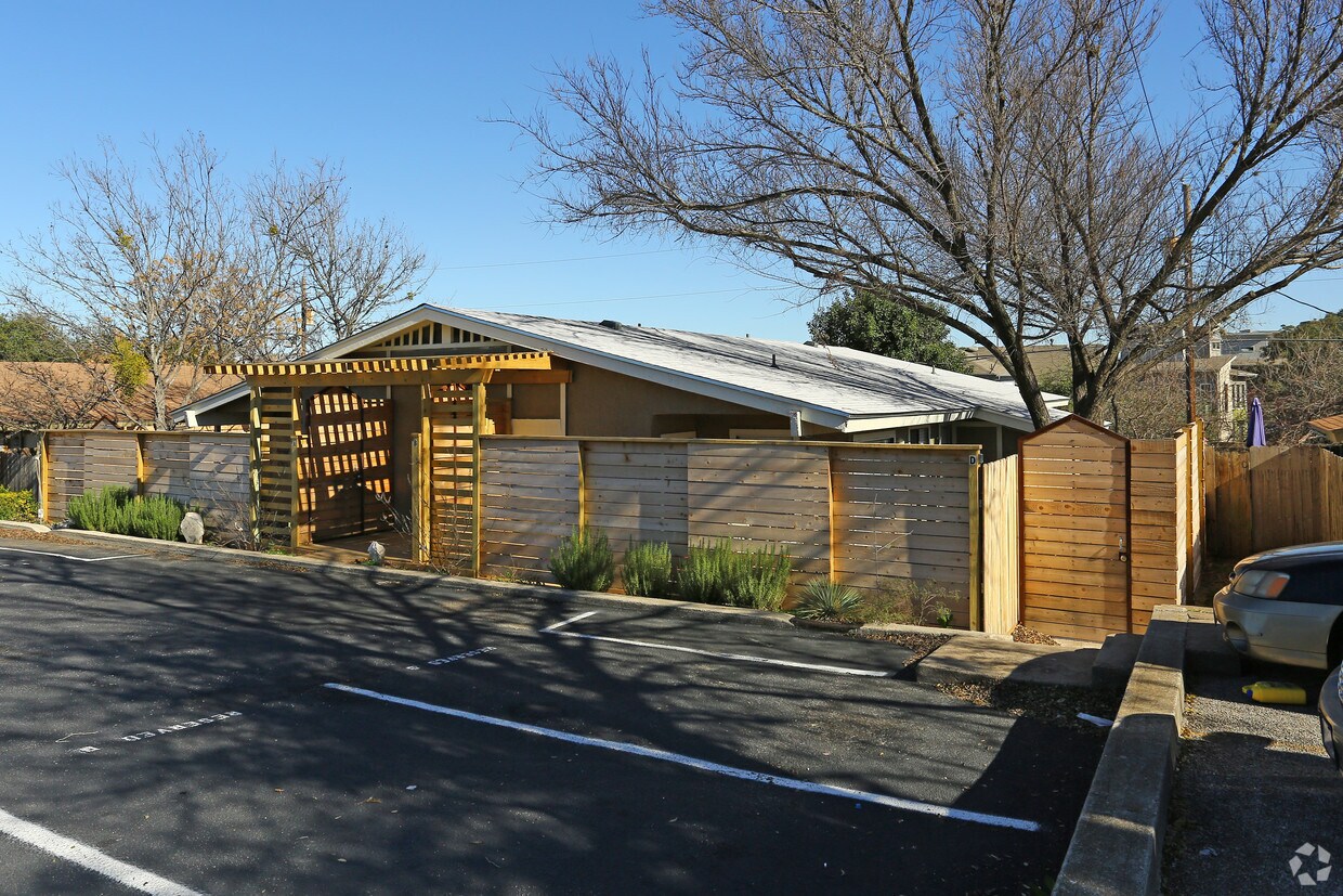 Foto principal - 2813-3001 Parker Ln