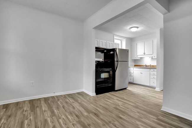 Building Photo - 655 S Potomac St