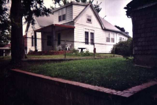 Building Photo - 2319 S 18th St