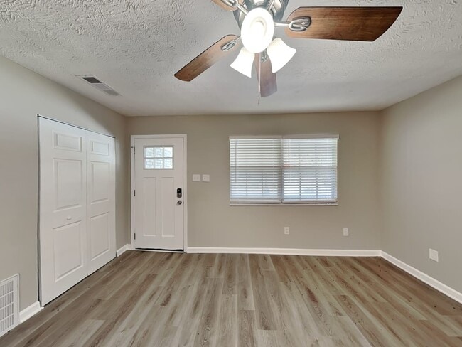 Building Photo - 736 Plainville Trl Sw