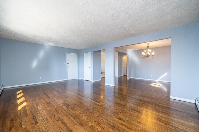Building Photo - 87 E 21st St