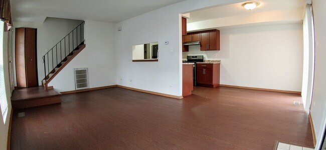 Foto del edificio - 300 Teak Ln