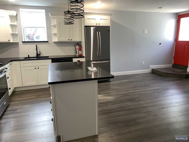Building Photo - 60 Garibaldi Avenue, Unit 1