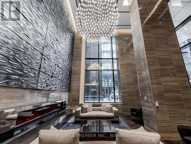 Building Photo - 115 Blue Jays Way