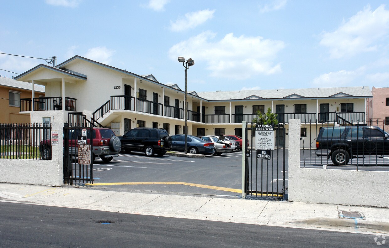 Primary Photo - 1235 NW 3rd St