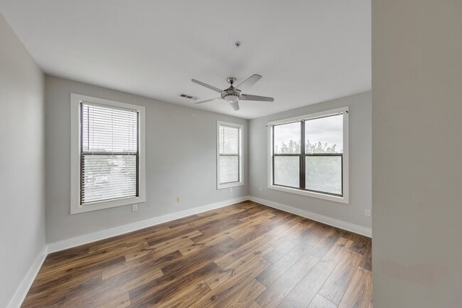 Building Photo - 799 Hammond Dr NE