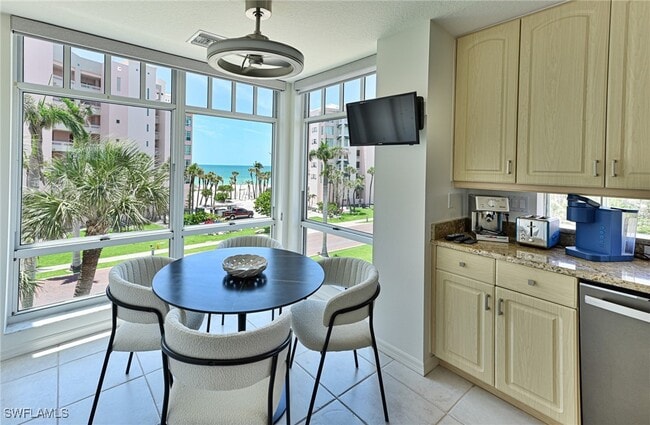 Foto del edificio - 262 Barefoot Beach Blvd