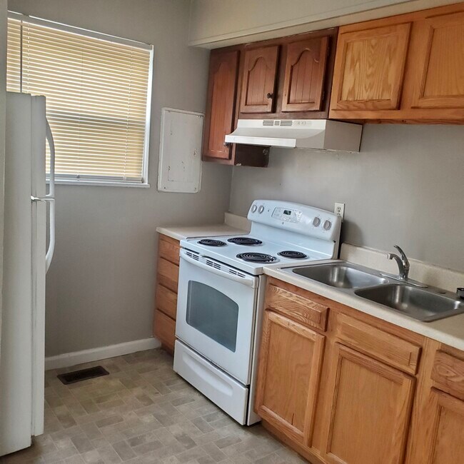 Kitchen - 2152 Sevenhills Dr