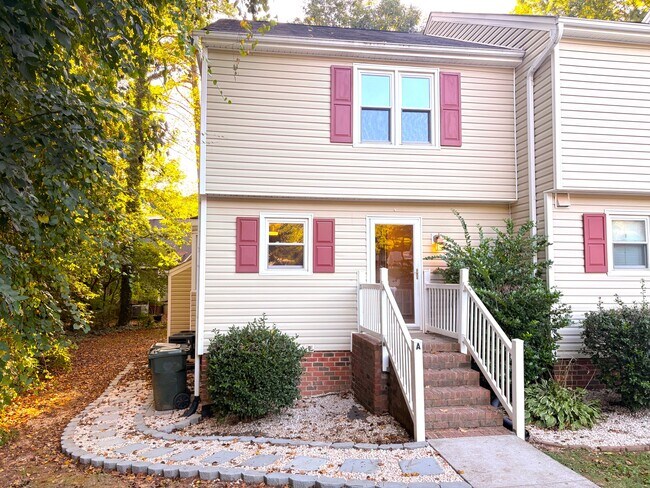 Foto del edificio - 6813 Glendower Rd