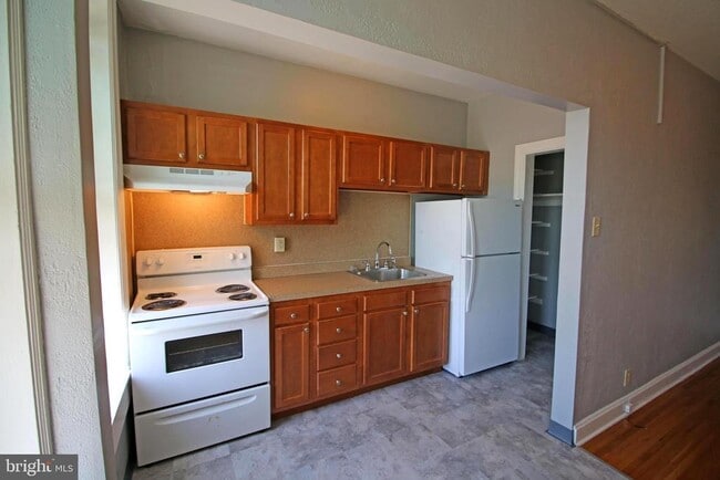 Building Photo - 12 S Filbert St