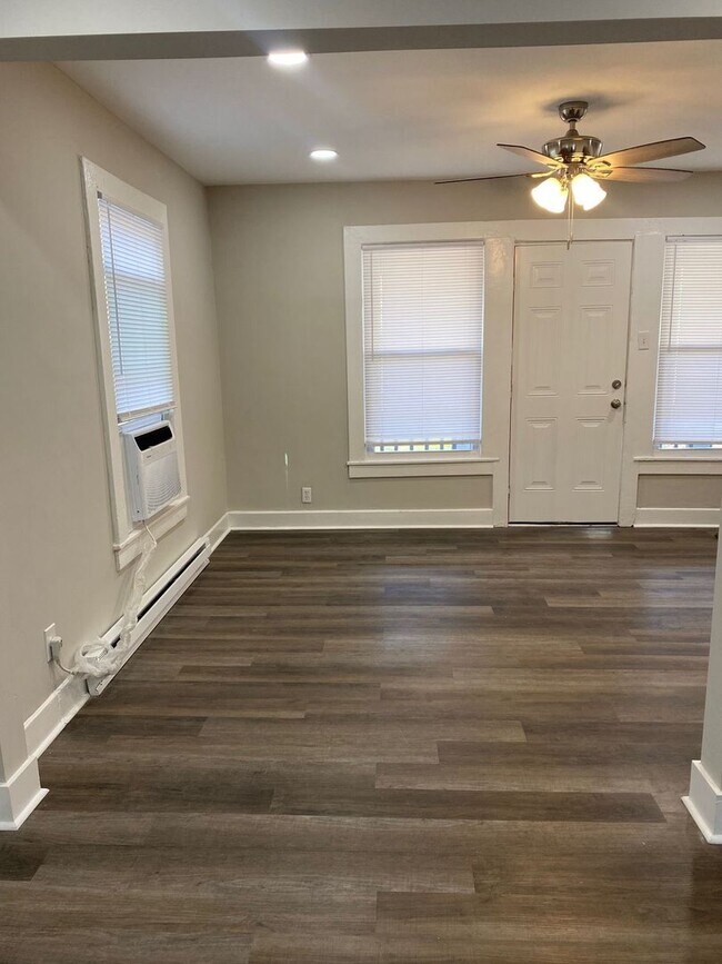 Building Photo - Fully Renovated 2 bedroom/1 bath Duplex "A...