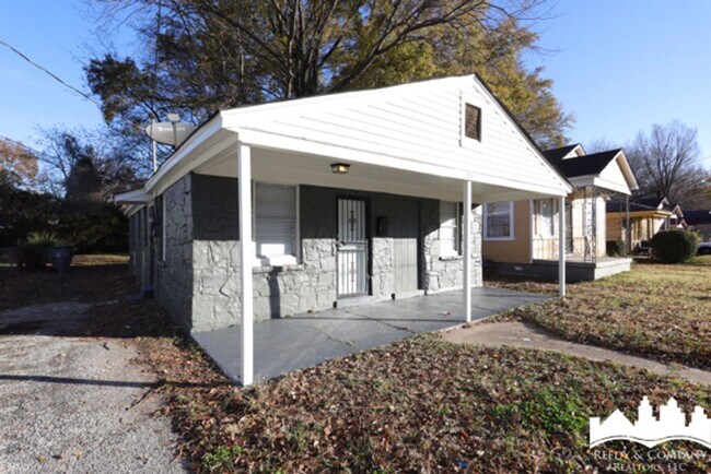 Building Photo - 2108 Curry Ave