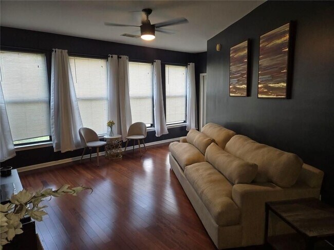 Foto del edificio - 898 Oak St SW