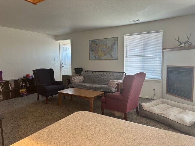 Foto del edificio - 1096 Longbow Ln