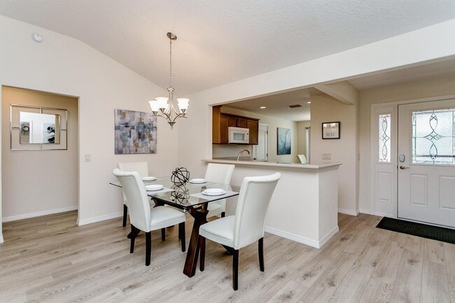 Building Photo - Fully Furnished 3/2 in beautiful Villages Community