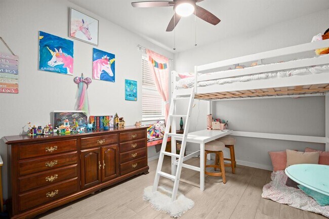 Building Photo - 616 Saturnia Dr