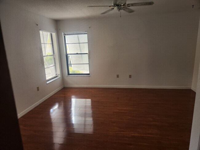 Foto del edificio - 26186 Northern Cross Rd