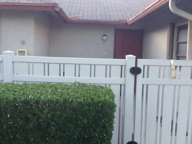 Foto del edificio - 1821 NE 40th Ct