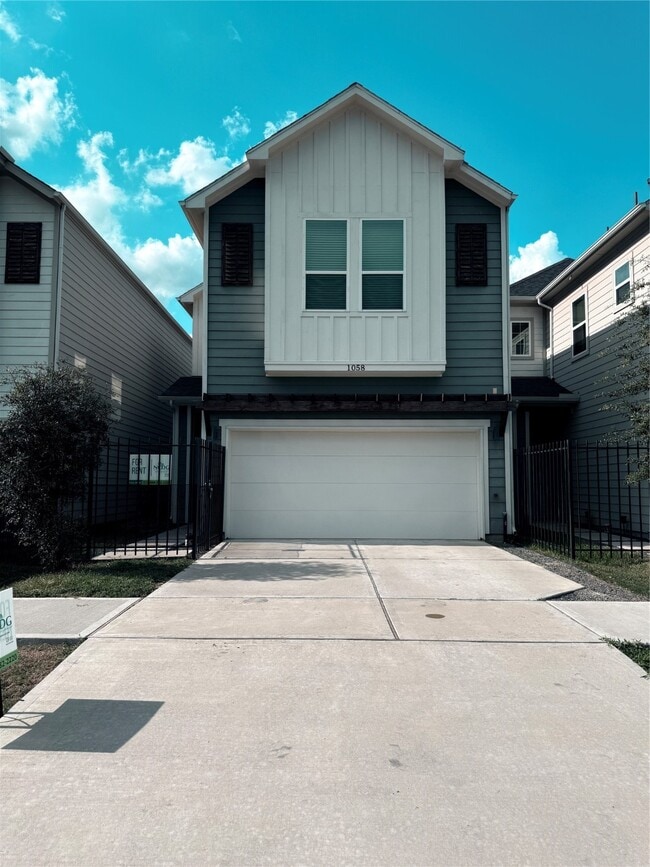 Building Photo - 1058 Mansfield St