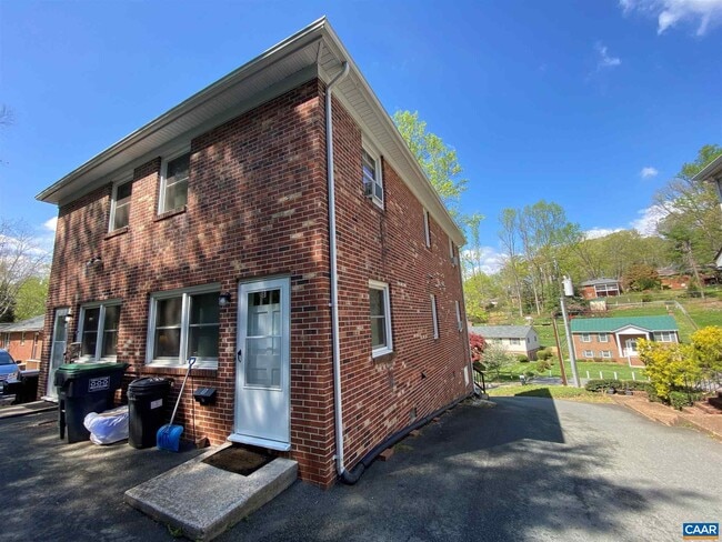 Building Photo - 236 Old Lynchburg Rd