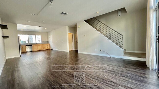 Foto del edificio - Contemporary Townhouse Living at Its Finest