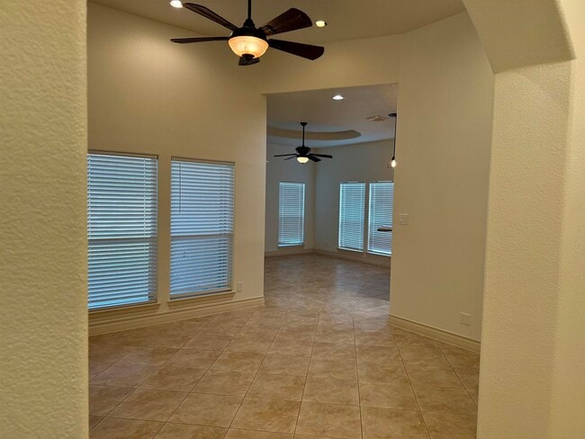 Building Photo - 10523 Bear Creek