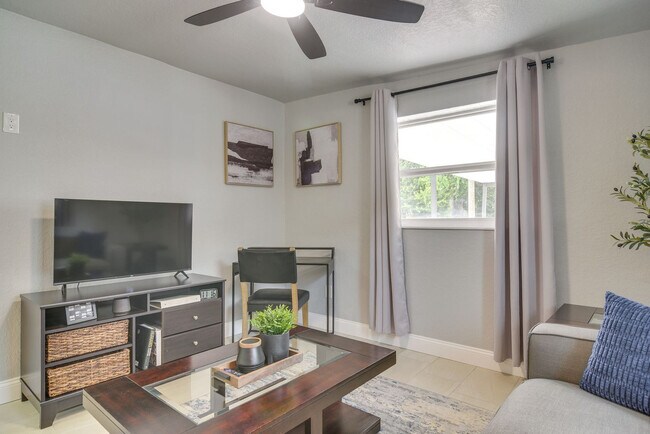 Foto del edificio - 675 Cohn Ln