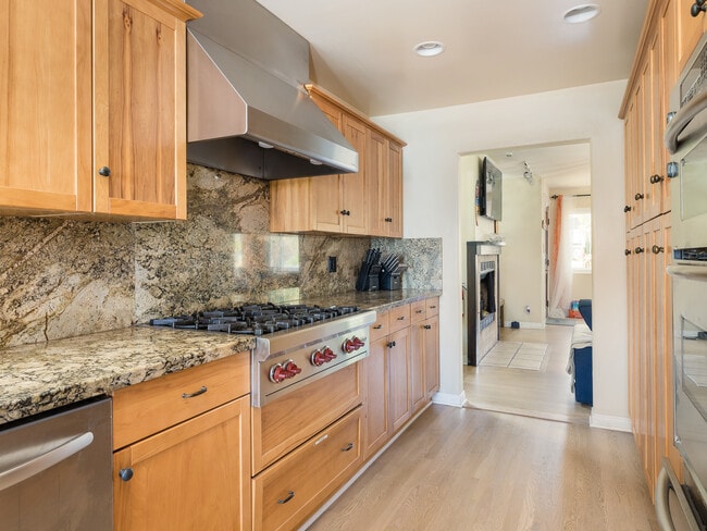 Building Photo - 416 Virginia St