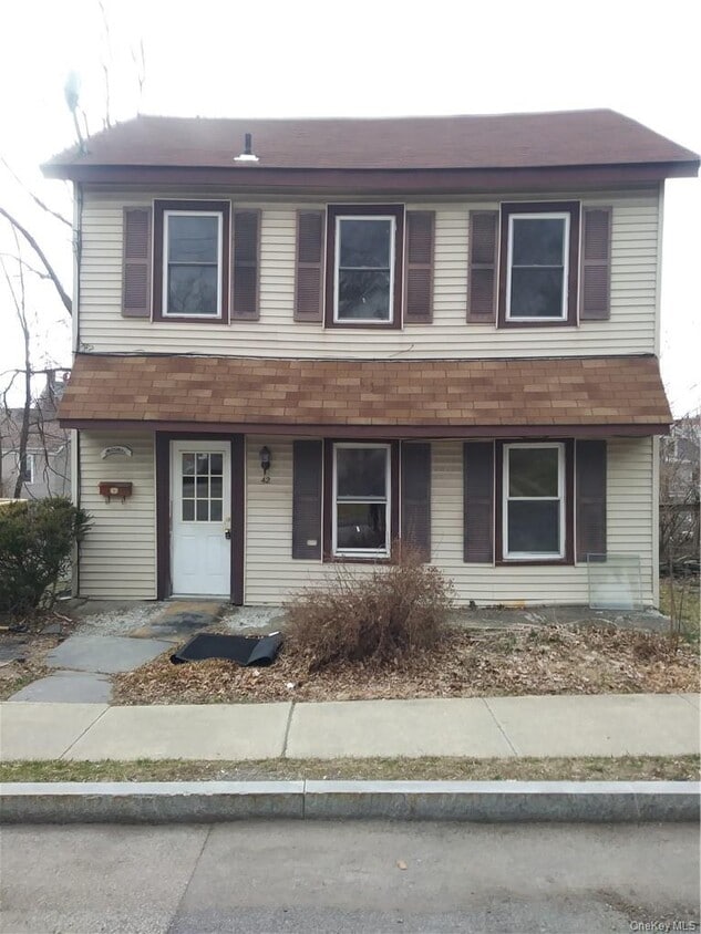 Primary Photo - 42 Maple St
