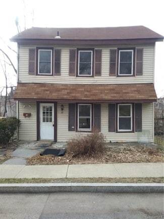 Building Photo - 42 Maple St