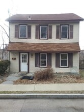 Building Photo - 42 Maple St