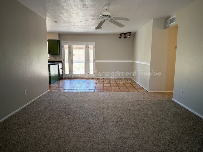 Foto del edificio - 2401 W Fremont Dr