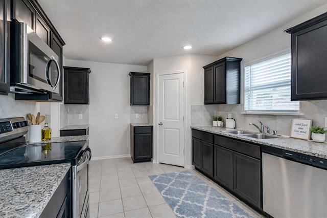 Foto del edificio - 914 Decker Dr