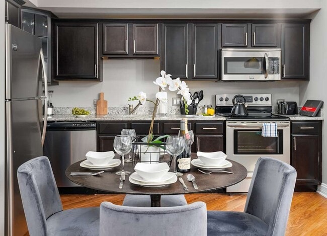 Building Photo - 5010 N Sheridan Rd