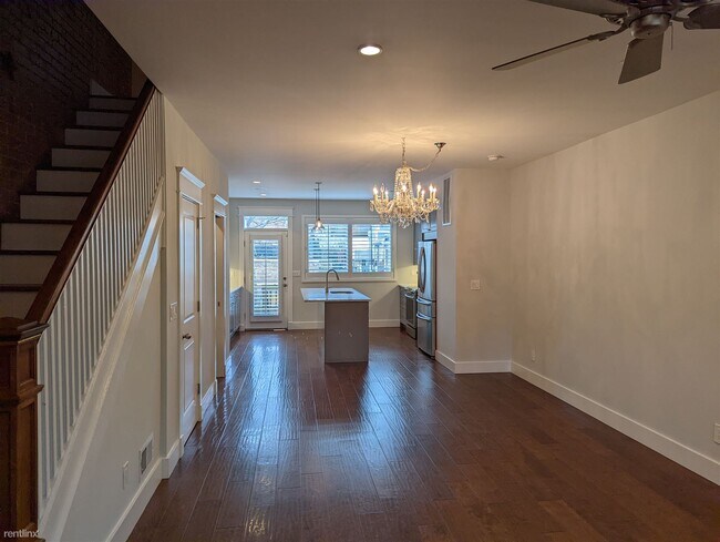 Foto del edificio - 4 br, 2.5 bath House - 228 F St NE # 1