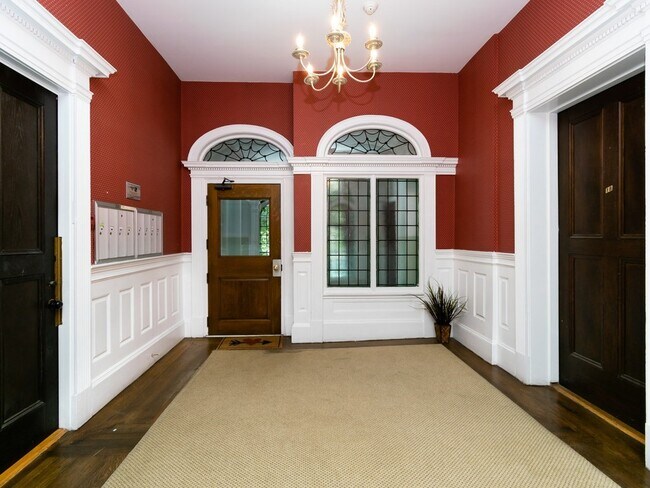 Building Photo - 41 Park Dr