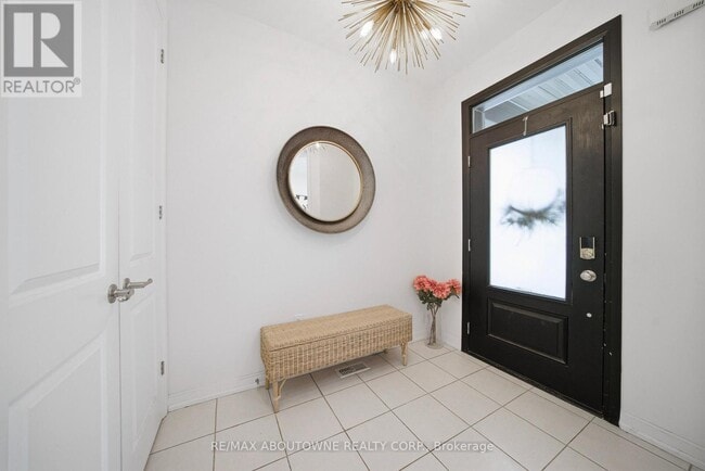 Photo du bâtiment - 275 Ironside Dr