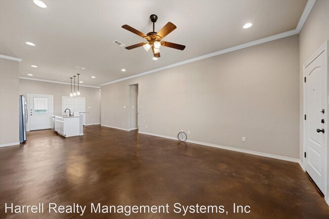 Foto del edificio - 3 br, 2 bath House - 5608 Moose Jaw Circle...