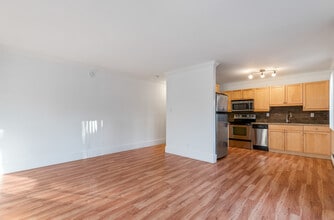 Building Photo - 10172-10113 113 St