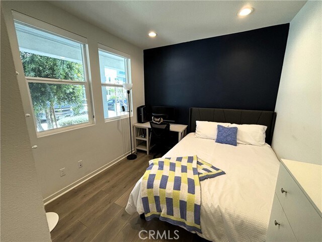 Building Photo - 127 Fable
