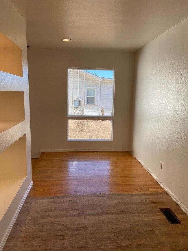 Building Photo - Lovely Country Charm with Swimming Pool