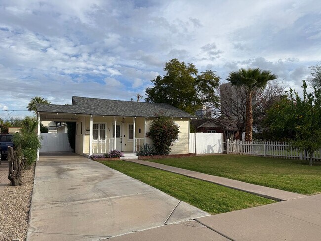 Foto del edificio - Historic Willo District Home With Pool