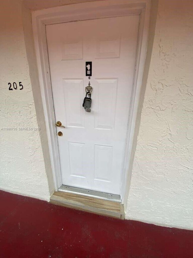 Foto del edificio - 4655 Palm Ave