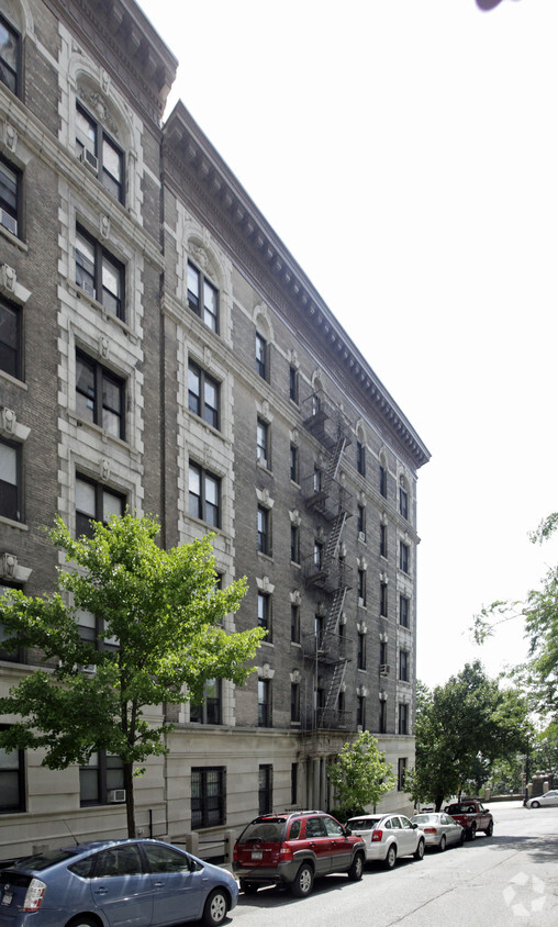 Foto del edificio - 401 W 118th St