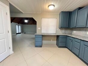 Building Photo - 123 Pinehurst Dr