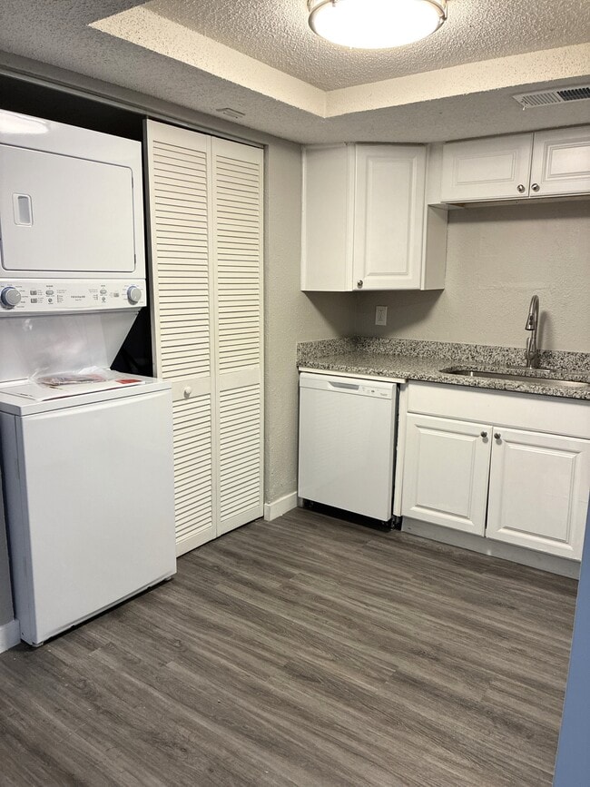 3x2 Orchid Lux w/Washer & Dryer - Country View Garden Homes