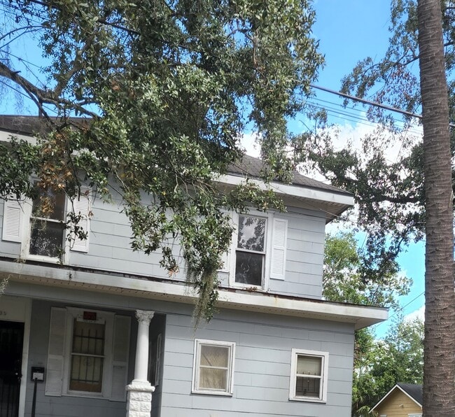 Building Photo - 135 E 17th St