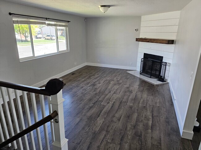 Building Photo - 1157 N 600 W