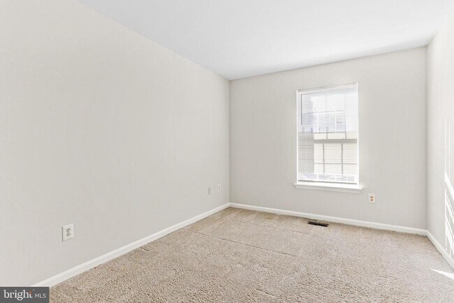 Foto del edificio - 1905 Camelia Ct