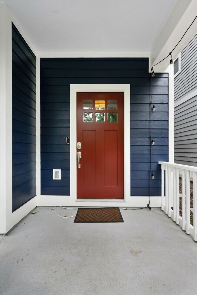 Foto del edificio - Charming FURNISHED East Nashville Home-181...